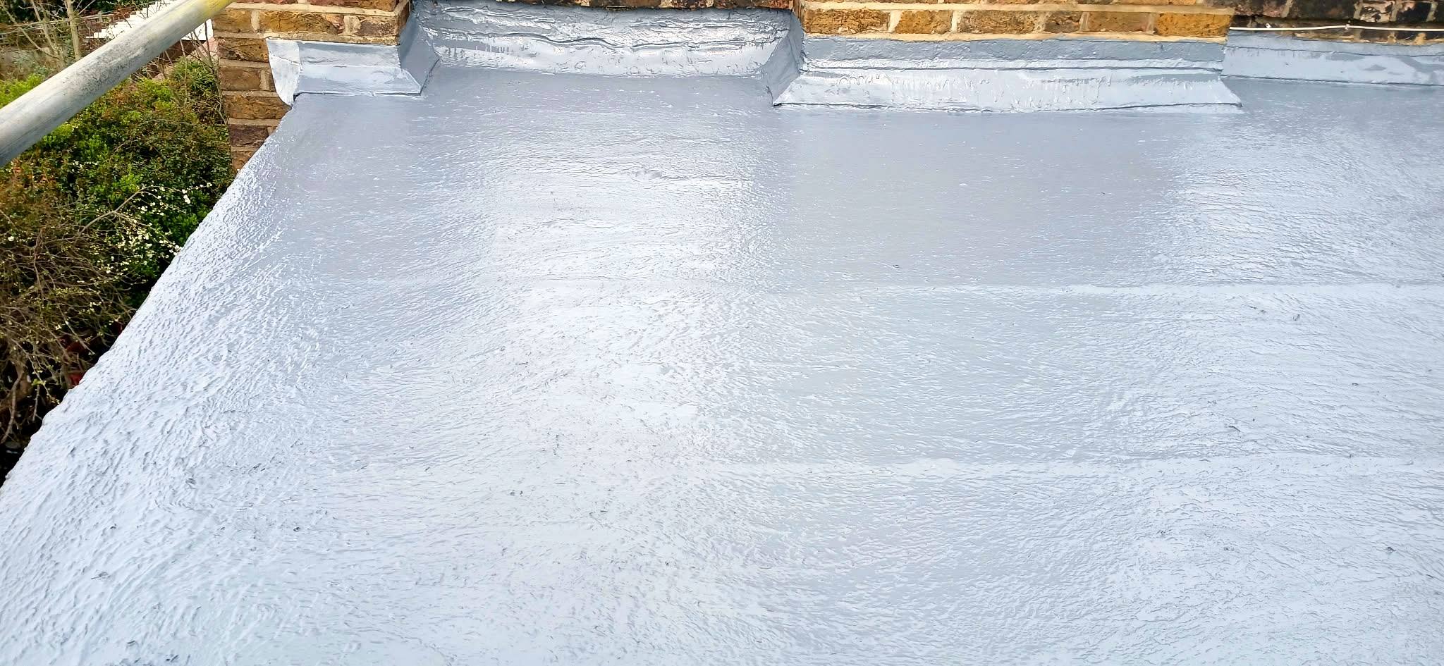 Flat roof with a new covering