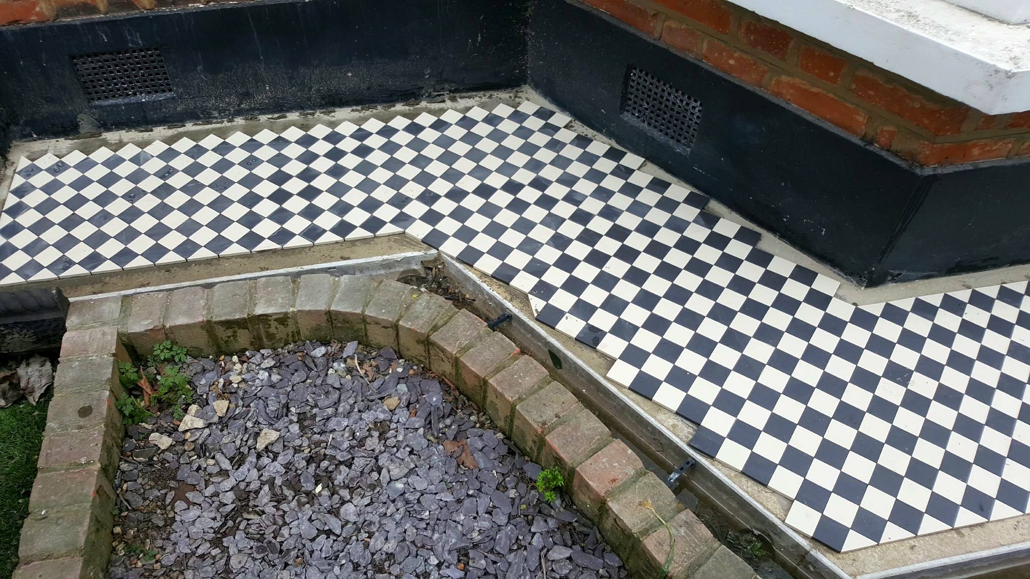 Tiled path turning around a front bay